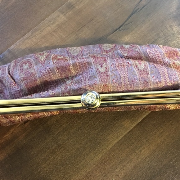 Unique Clutch with rhinestone closure - Picture 3 of 4